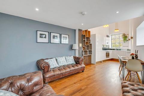 2 bedroom flat to rent, Wharf Street, London SE8