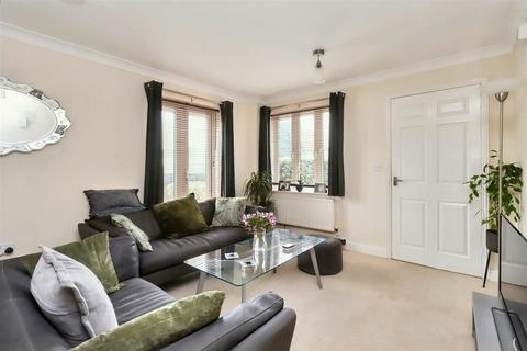 2 bedroom flat for sale, Ground floor flat in popular central location