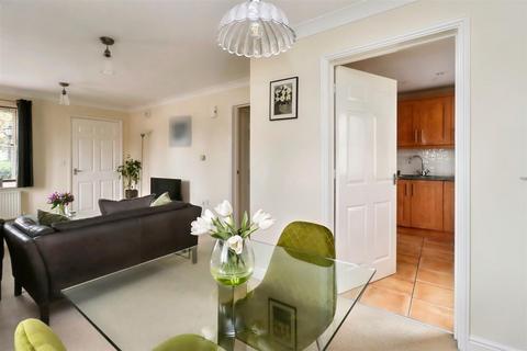 2 bedroom flat for sale, Ground floor flat in popular central location