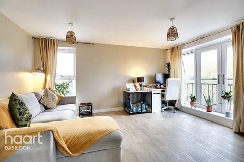 63 Blake Avenue, Basildon, SS14 2FR