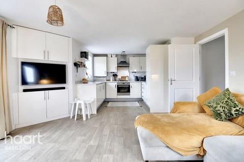 63 Blake Avenue, Basildon, SS14 2FR