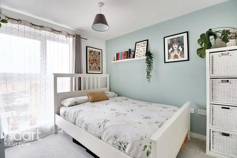 63 Blake Avenue, Basildon, SS14 2FR