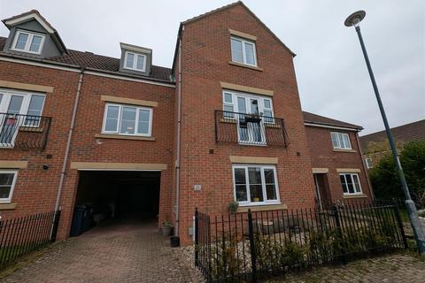 4 bedroom townhouse for sale, Wildair Close, Darlington