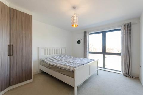 2 bedroom flat to rent, Ewell Road, Surbiton, KT6