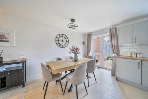 3 bedroom end of terrace house for sale, Adams Close, Buckingham, Buckinghamshire