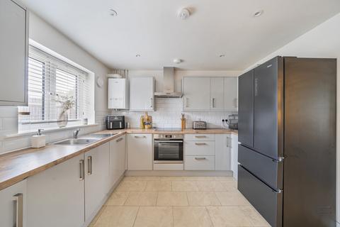 54 Adams Close, Buckingham, MK18 1WB