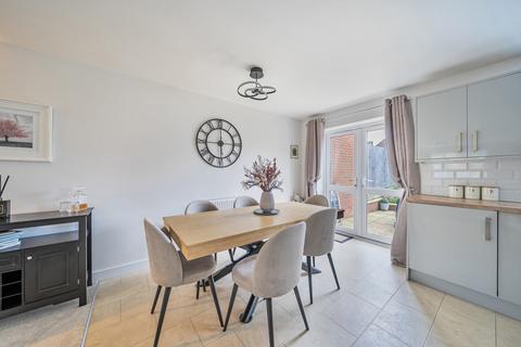 54 Adams Close, Buckingham, MK18 1WB
