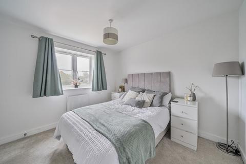 54 Adams Close, Buckingham, MK18 1WB
