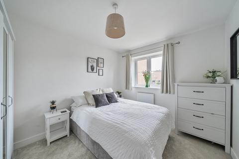 54 Adams Close, Buckingham, MK18 1WB