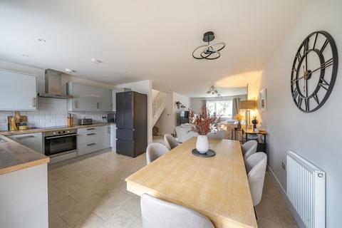 54 Adams Close, Buckingham, MK18 1WB