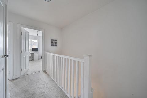 54 Adams Close, Buckingham, MK18 1WB