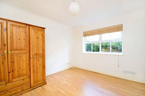 2 bedroom flat to rent, Woking, Surrey, Horsell, Woking, GU21