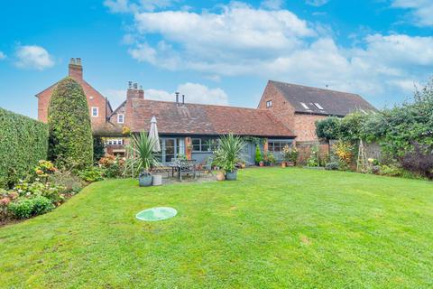 3 bedroom barn conversion for sale, West Lodge Barns, Swan Lane, Upton Warren.  B61