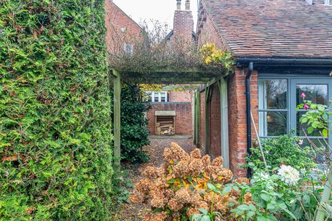 3 bedroom barn conversion for sale, West Lodge Barns, Swan Lane, Upton Warren.  B61