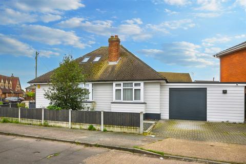 3 bedroom chalet for sale, Gafzelle Drive, Canvey Island SS8