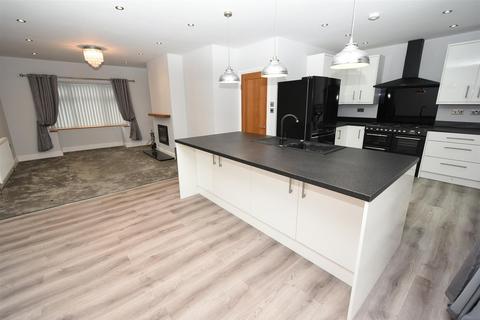 3 bedroom chalet for sale, Gafzelle Drive, Canvey Island SS8