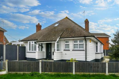 3 bedroom chalet for sale, Canvey Island SS8