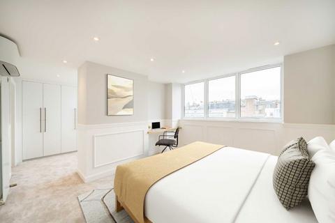 3 bedroom flat for sale, Charles Street, London W1J