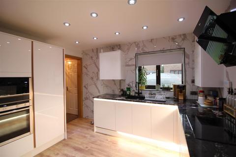 4 bedroom detached house for sale, Cambrian Bar, Bradford BD12