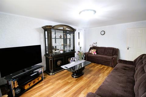 5 Cambrian Bar, Low Moor, Bradford, BD12 0EB