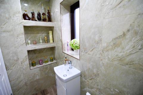 5 Cambrian Bar, Low Moor, Bradford, BD12 0EB
