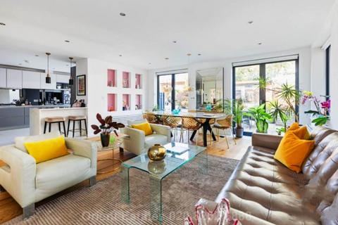 undefined, Vaughan Avenue, London