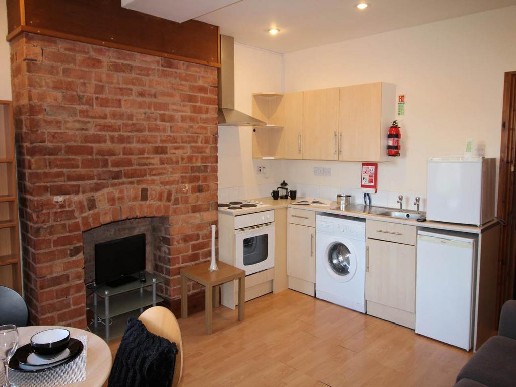 Kitchen/Dining area