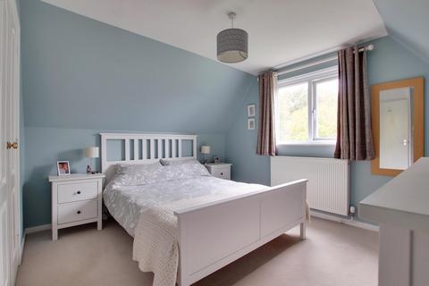 12 Moorlands Close, Brockenhurst, SO42 7QS