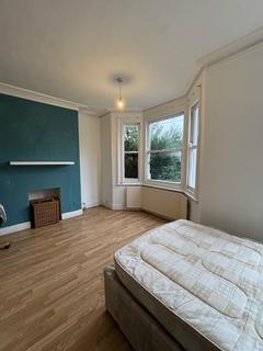 3 bedroom house to rent, Holly Park Road, Hanwell