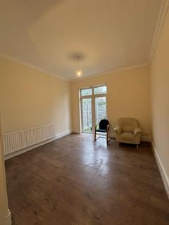 3 bedroom house to rent, Holly Park Road, Hanwell