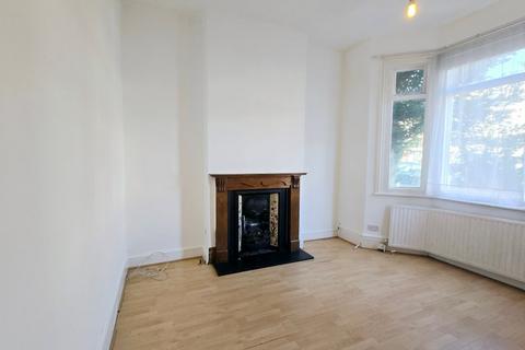 3 bedroom house to rent, Holly Park Road, Hanwell