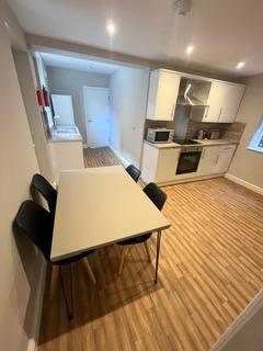 5 bedroom terraced house to rent, Finchley Road, Fallowfield, Manchester, M14