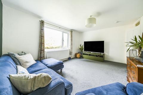 2 bedroom maisonette for sale, Merrow Court, Levylsdene, Guildford, Surrey, GU1