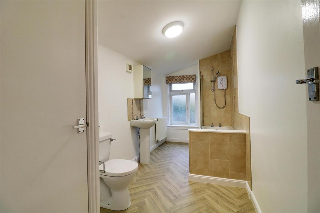 55 Blakenhall Lane bathroom.jpg