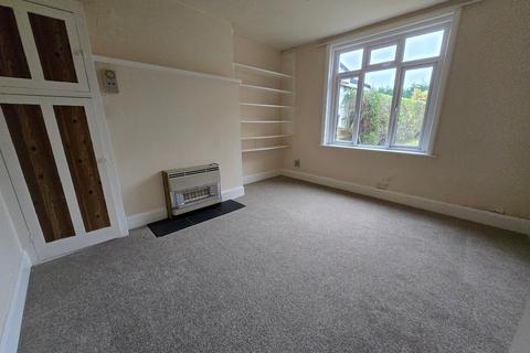 3 bedroom semi-detached house to rent, Holliers Hill, Bexhill-on-Sea TN40