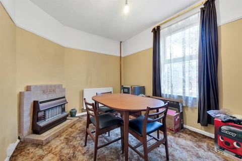 214 Downham Way, Bromley, BR1 5NT