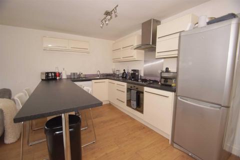 2 bedroom flat to rent, Wensleydale Court, Stainbeck Lane, Leeds