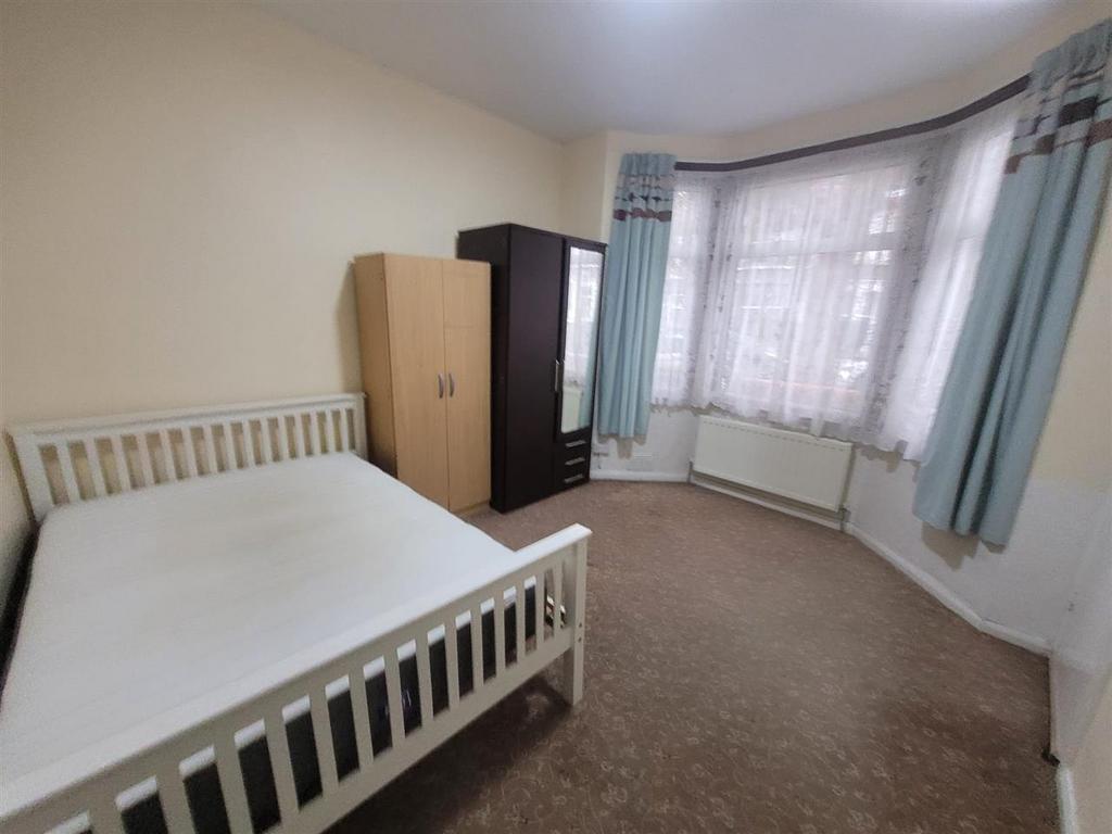 Bedroom: