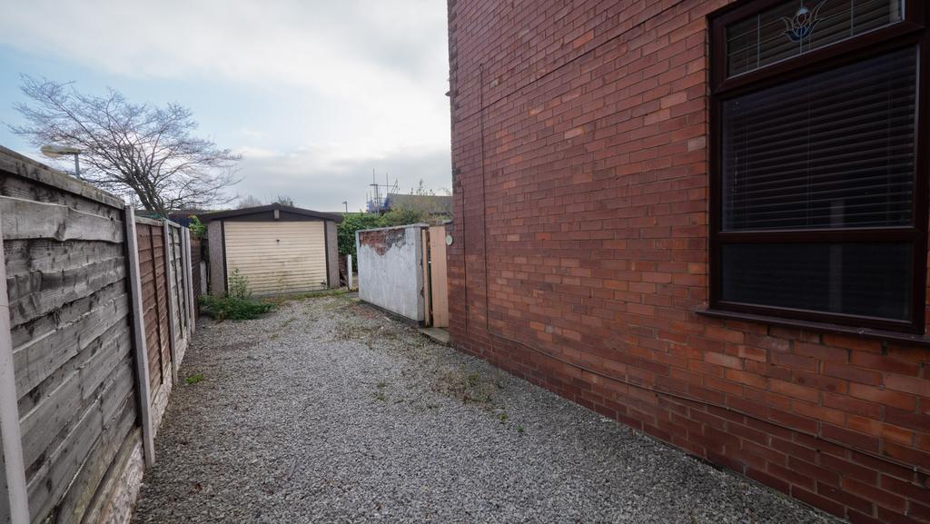 Driveway to side of house