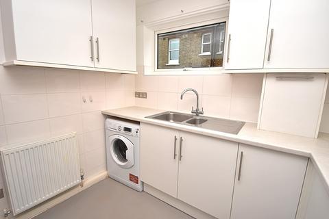 1 bedroom flat for sale, 35 Falmouth Avenue, Highams Park , London. E4 9QN