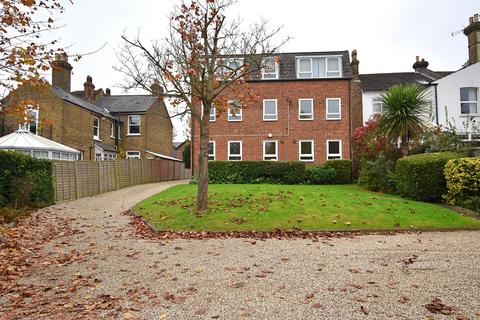 1 bedroom flat for sale, 35 Falmouth Avenue, Highams Park , London. E4 9QN