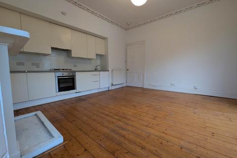 2 bedroom flat to rent, Taylor Place, ,