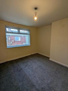 2 bedroom house to rent, West Street, Grange Villa DH2