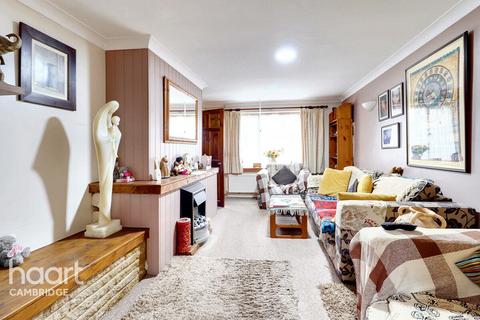 27 Martindale Way, Sawston, Cambridge, CB22 3BT