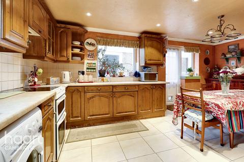 27 Martindale Way, Sawston, Cambridge, CB22 3BT