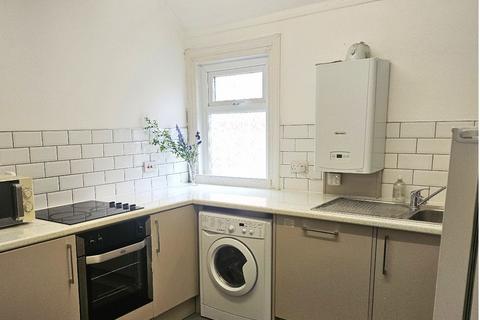 3 bedroom maisonette to rent, Splott, Cardiff CF24