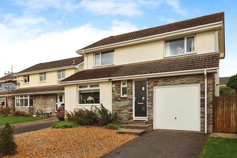 4 bedroom detached house for sale, Mead Park Close, Bickington, Barnstaple