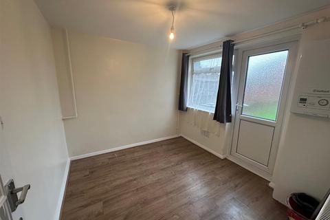 4 bedroom terraced house to rent, The Croft, Wembley