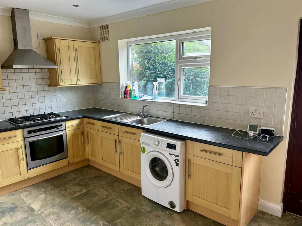 Fitted Breakfast Kitchen: