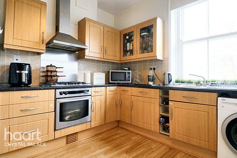 2 bedroom apartment for sale, Knights Hill, London